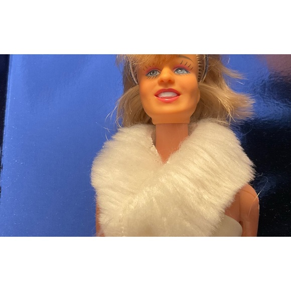 Diana Princess of Wales Doll - Picture 3 of 10